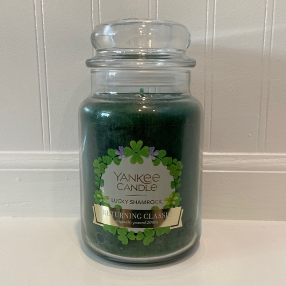 Yankee Candle ‘Lucky Shamrock’ ☘️ candle 🕯️
Brand New!!
1 wick!